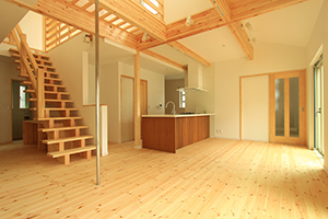 家族のつながりを大事にしたら壁のない開放的な家になりました